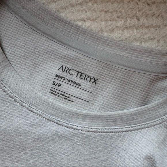 Arc'teryx Cormac Short Sleeve Logo Shirt in Atmos Heather - Picture 5 of 8